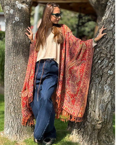 Poncho lana bordado rojo Poc a Poc