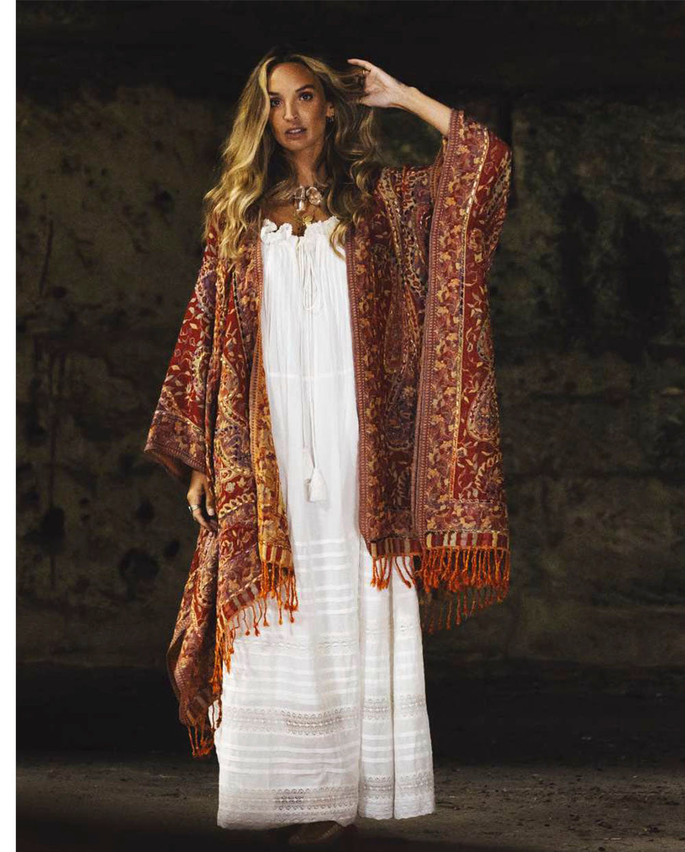 Poncho lana bordado rojo Poc a Poc