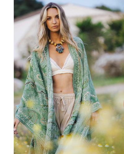 Poncho lana bordado verde Poc a Poc
