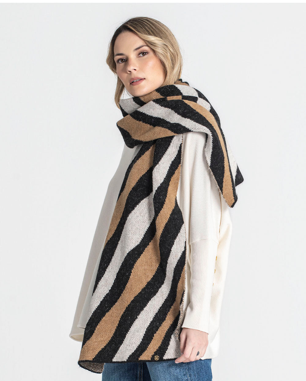 Bufanda animal print crudo Rüga