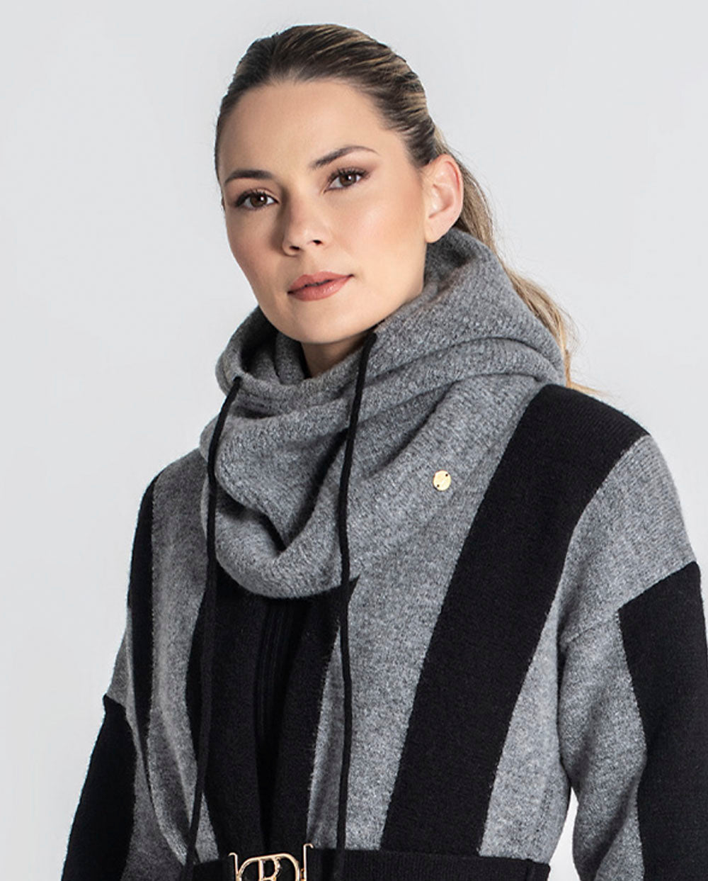 Balaclava gris cordón negro Rüga