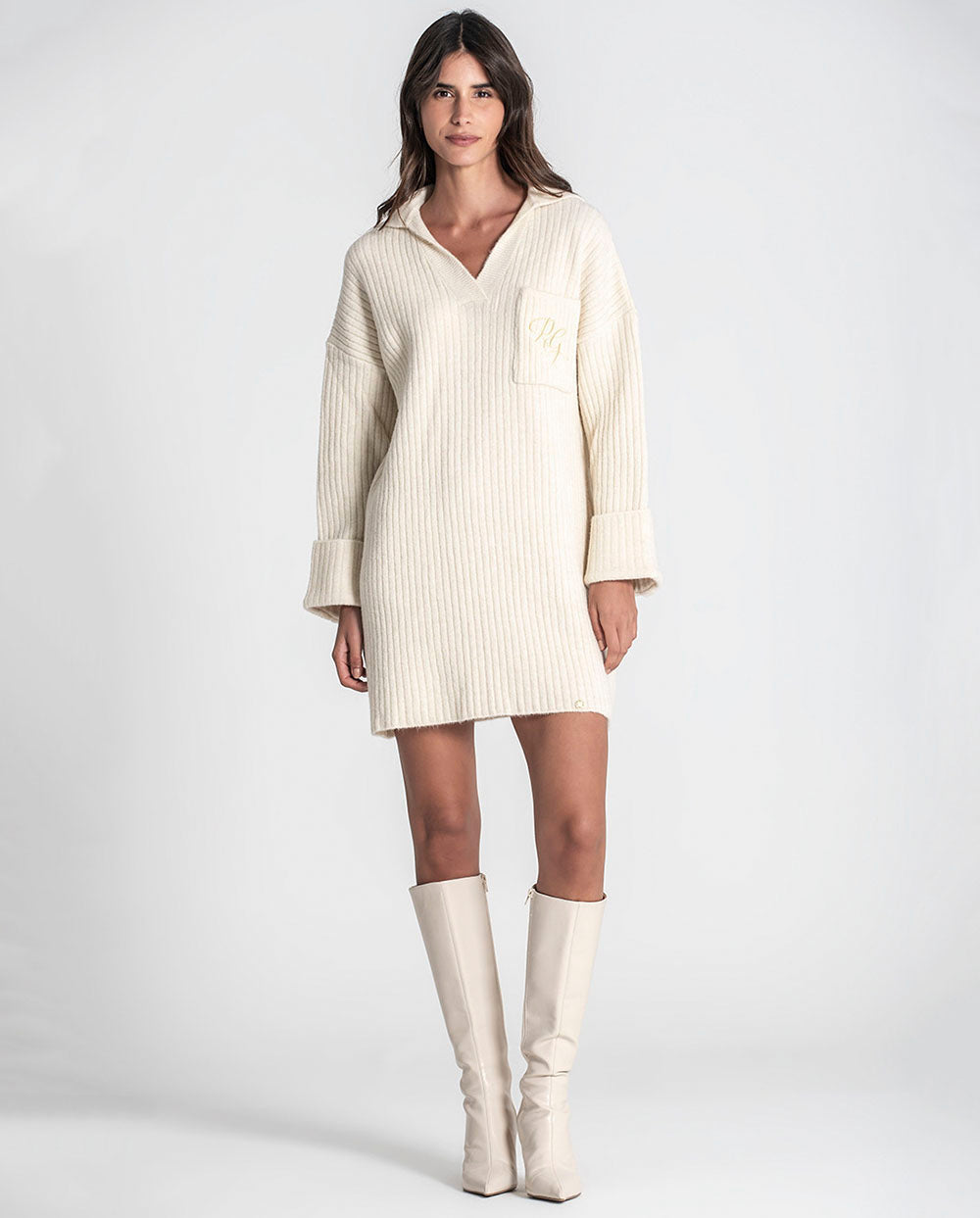 Vestido crudo con bordados en bolsillo Rüga