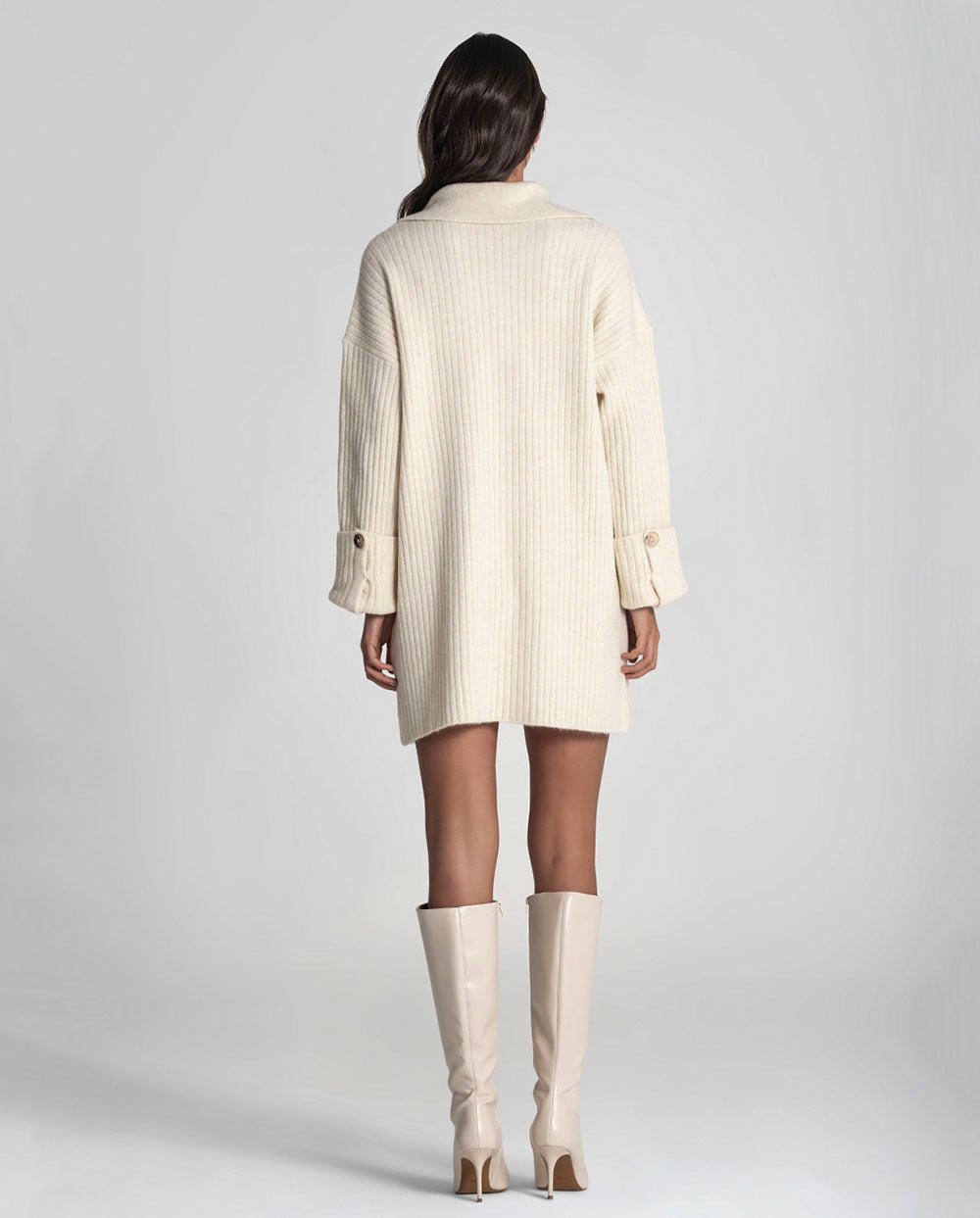 Vestido crudo con bordados en bolsillo Rüga