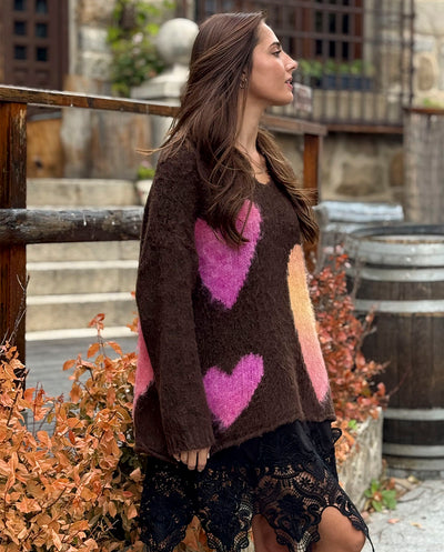 Suéter chocolate corazones escote uve Miss Goodlife