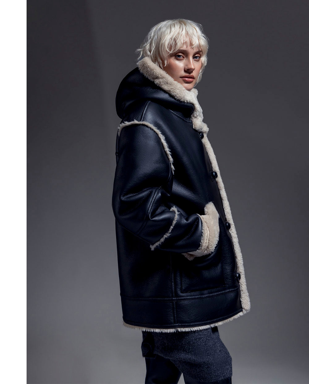 Chaquetón capucha eco piel negro Vegan Code