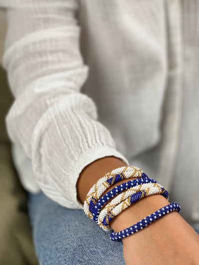 Pulsera nepalí azulón topos blanco perla