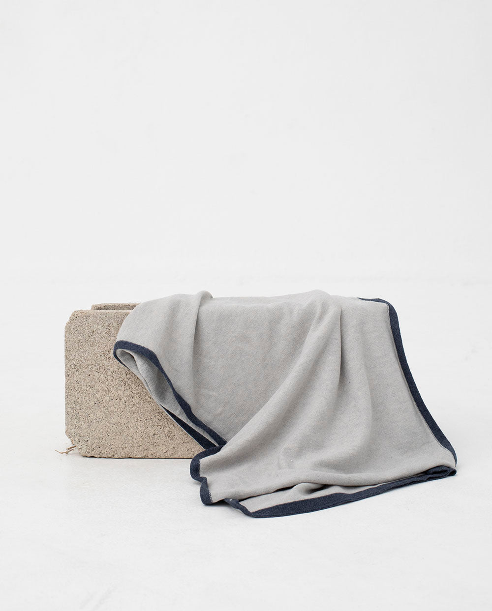 Bufanda Daikan gris Mus & bombón