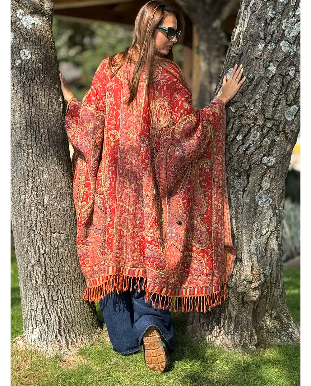 Poncho lana bordado rojo Poc a Poc