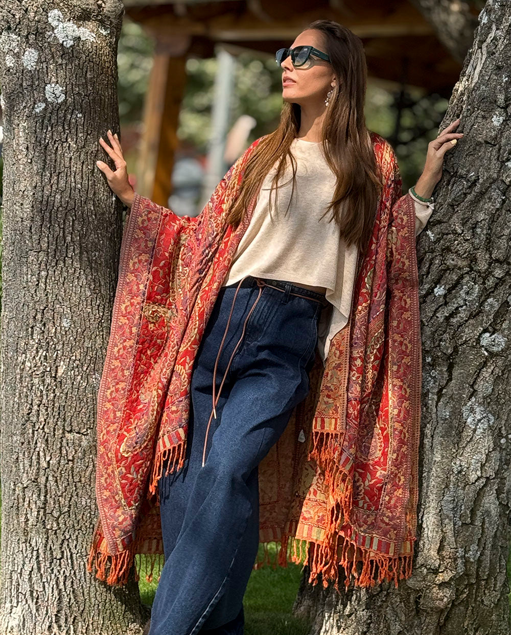 Poncho lana bordado rojo Poc a Poc