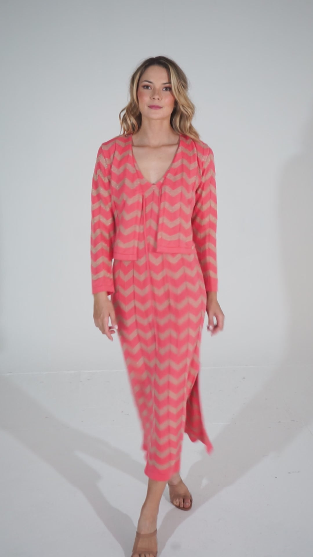 Cardigan zigzag coral y oro Rüga