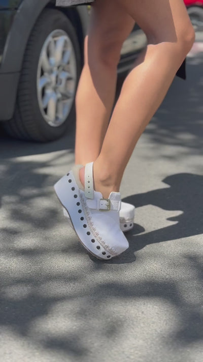 MOU clog pony skin back strap blanco
