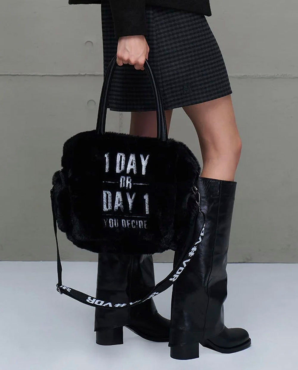 Bolso negro pelo Porto #VDR Viadellerose