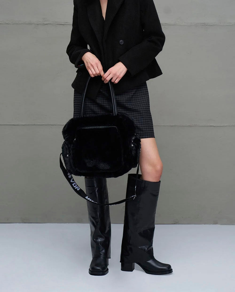 Bolso negro pelo Porto #VDR Viadellerose