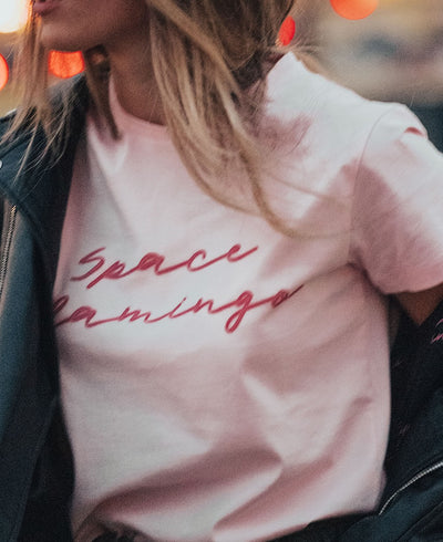 camiseta-space-flamingo-rosa-2
