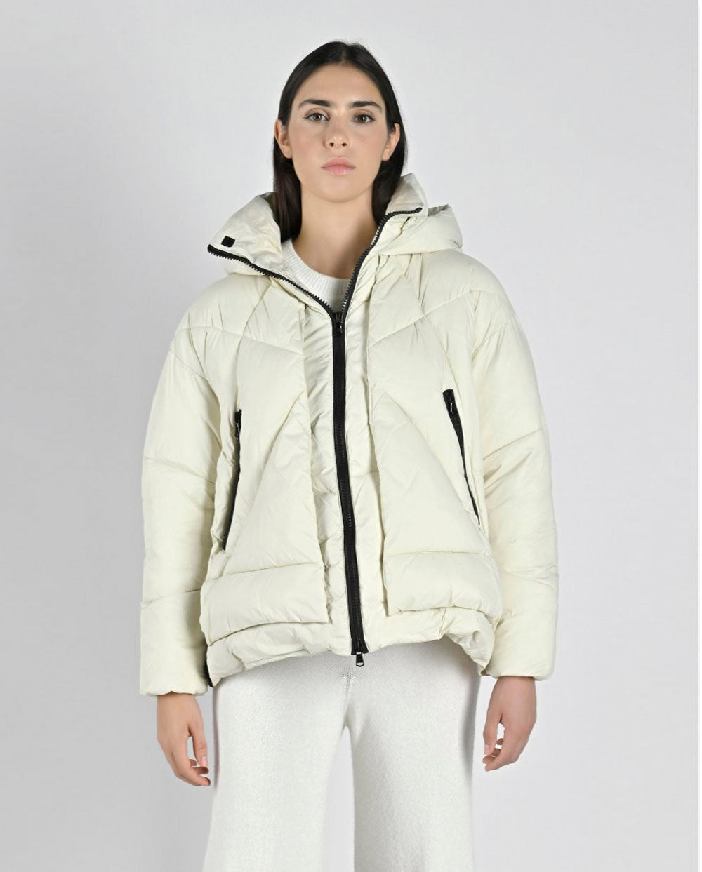 Plumas Eugenie Short Saten Piedra Canadian Classics – Suma s Moda